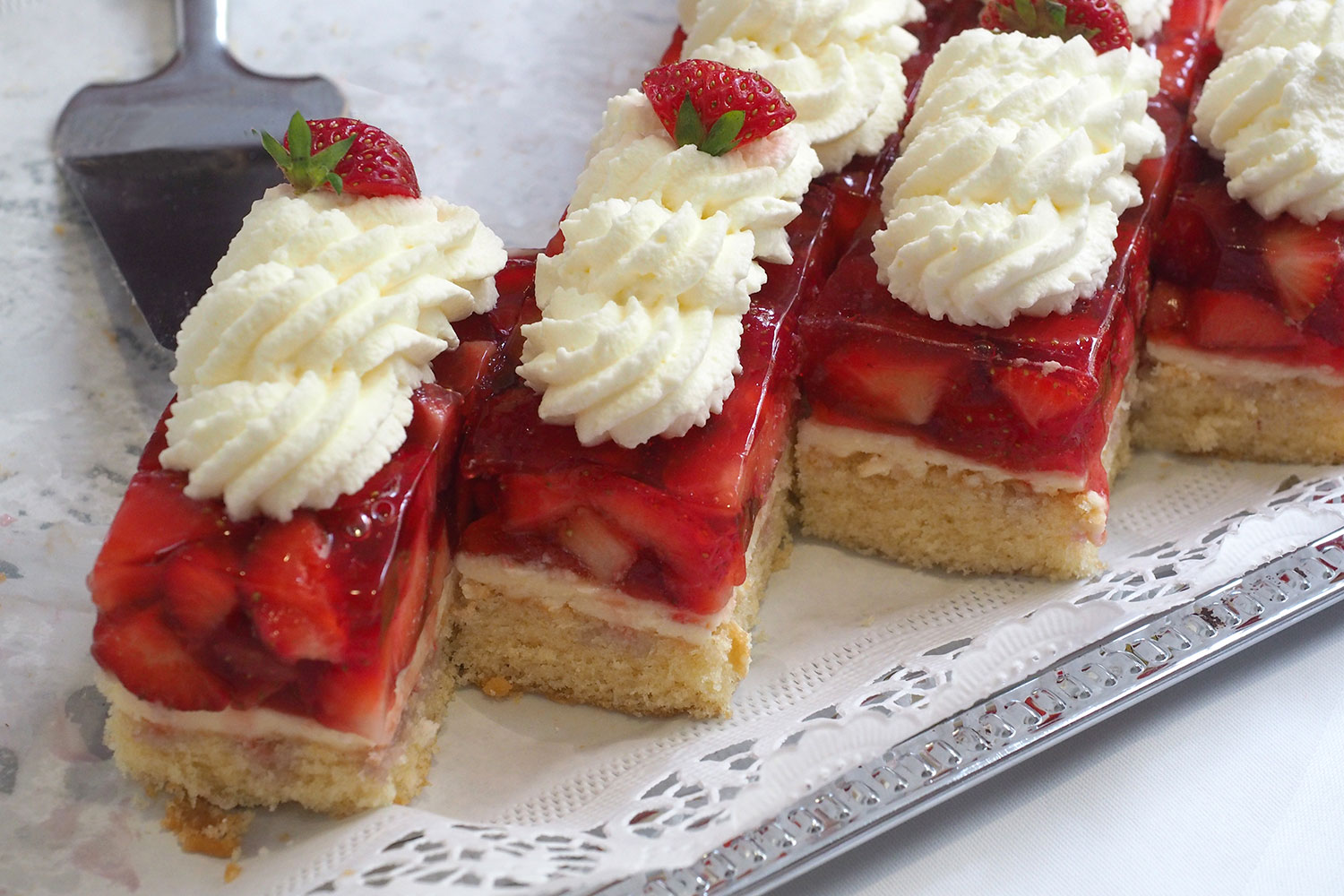 Johannispark Pflegezentrum Suhl: Parkfest 2017: Erdbeertorte (Foto: Manuela Hahnebach)