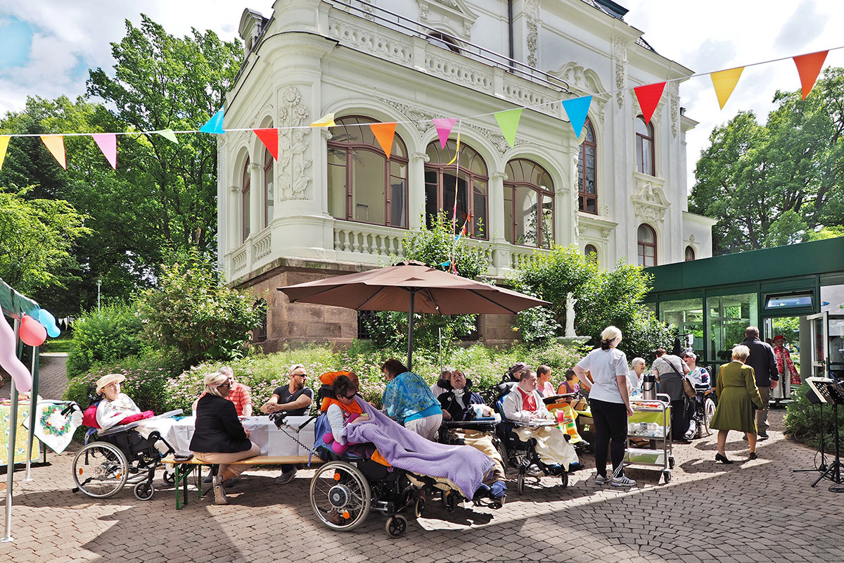 Johannispark Pflegezentrum Suhl: Parkfest 2017: im Innenhof (Foto: Manuela Hahnebach)