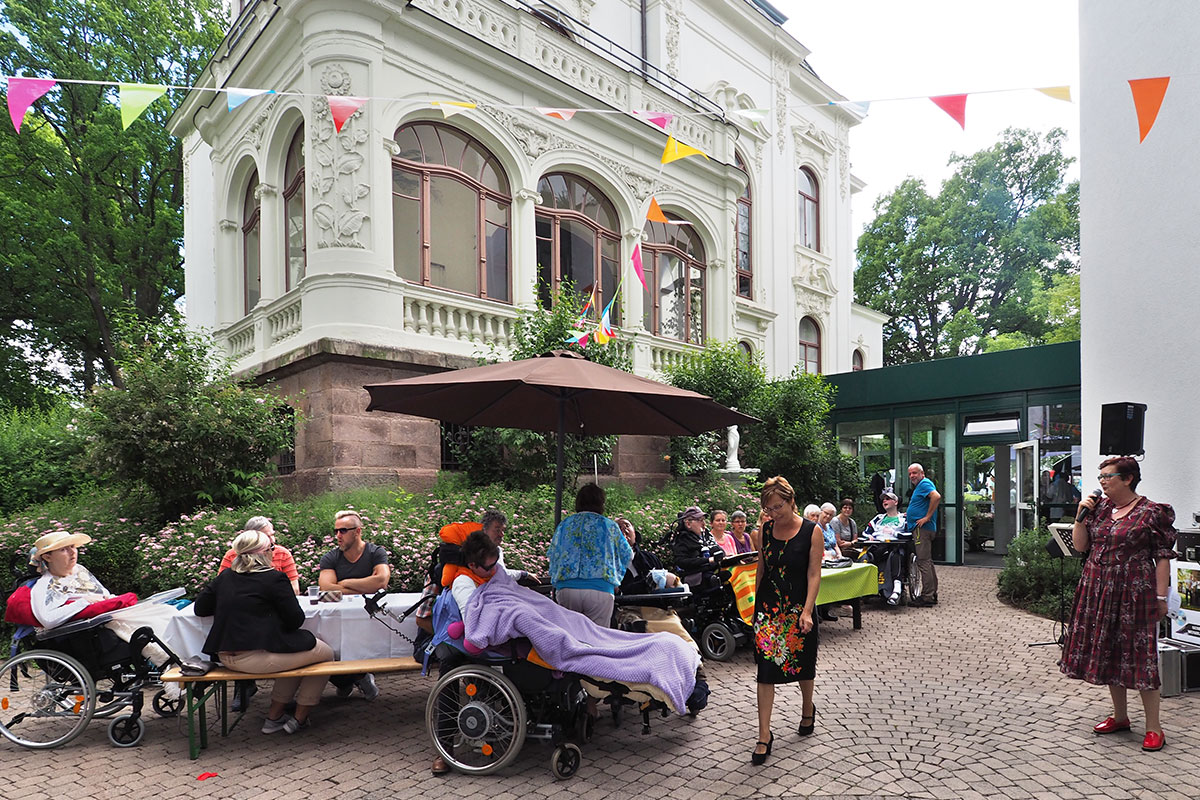 Johannispark Pflegezentrum Suhl: Parkfest 2017: Modenschau mit der "Klamottenkiste" (Foto: Manuela Hahnebach)
