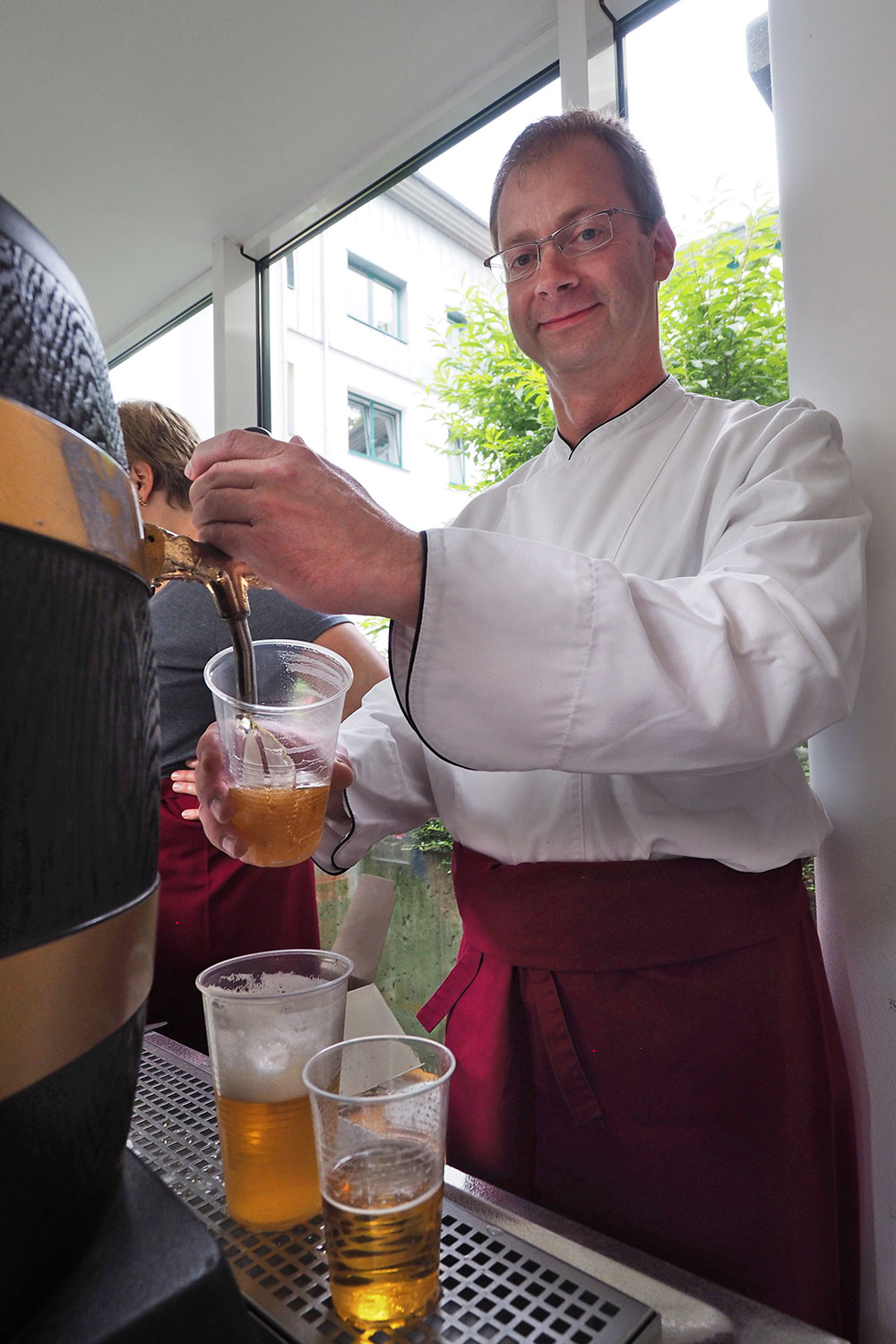 Johannispark Pflegezentrum Suhl: Parkfest 2017: Bier vom Fass (Foto: Manuela Hahnebach)