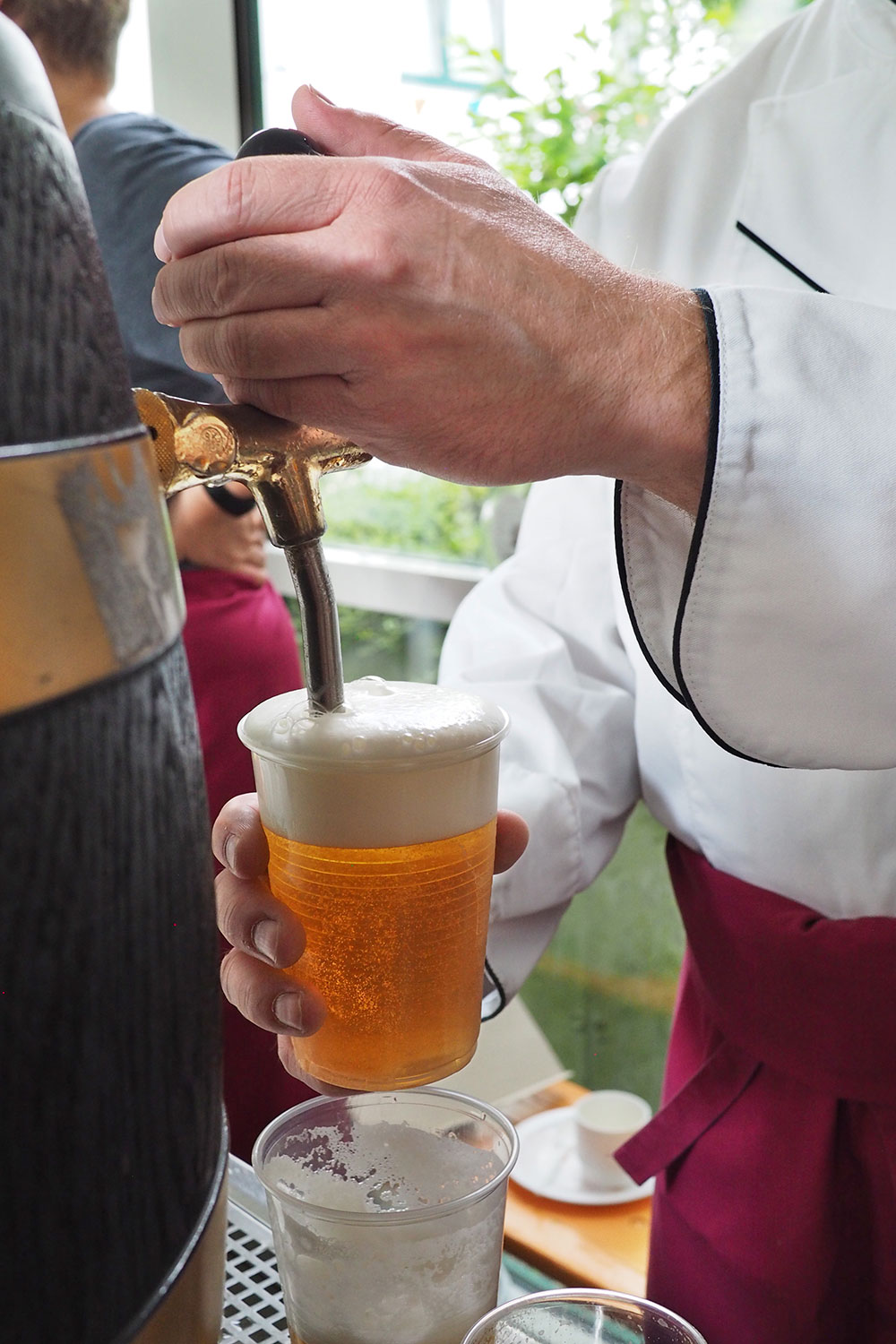 Johannispark Pflegezentrum Suhl: Parkfest 2017: frisch gezapft (Foto: Manuela Hahnebach)