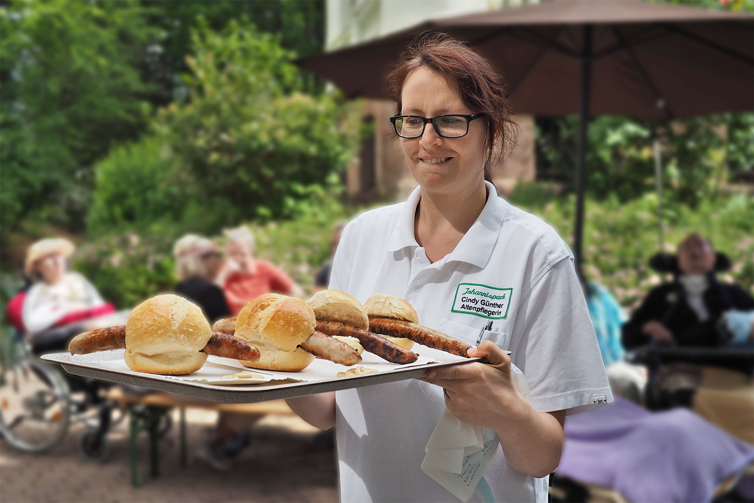 Johannispark Pflegezentrum Suhl: Parkfest 2017: es gibt noch mehr Bratwürste (Foto: Manuela Hahnebach)