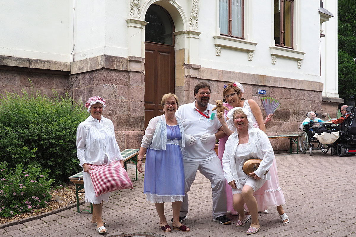 Johannispark Pflegezentrum Suhl: Parkfest 2017: Modenschau mit der "Klamottenkiste" (Foto: Manuela Hahnebach)