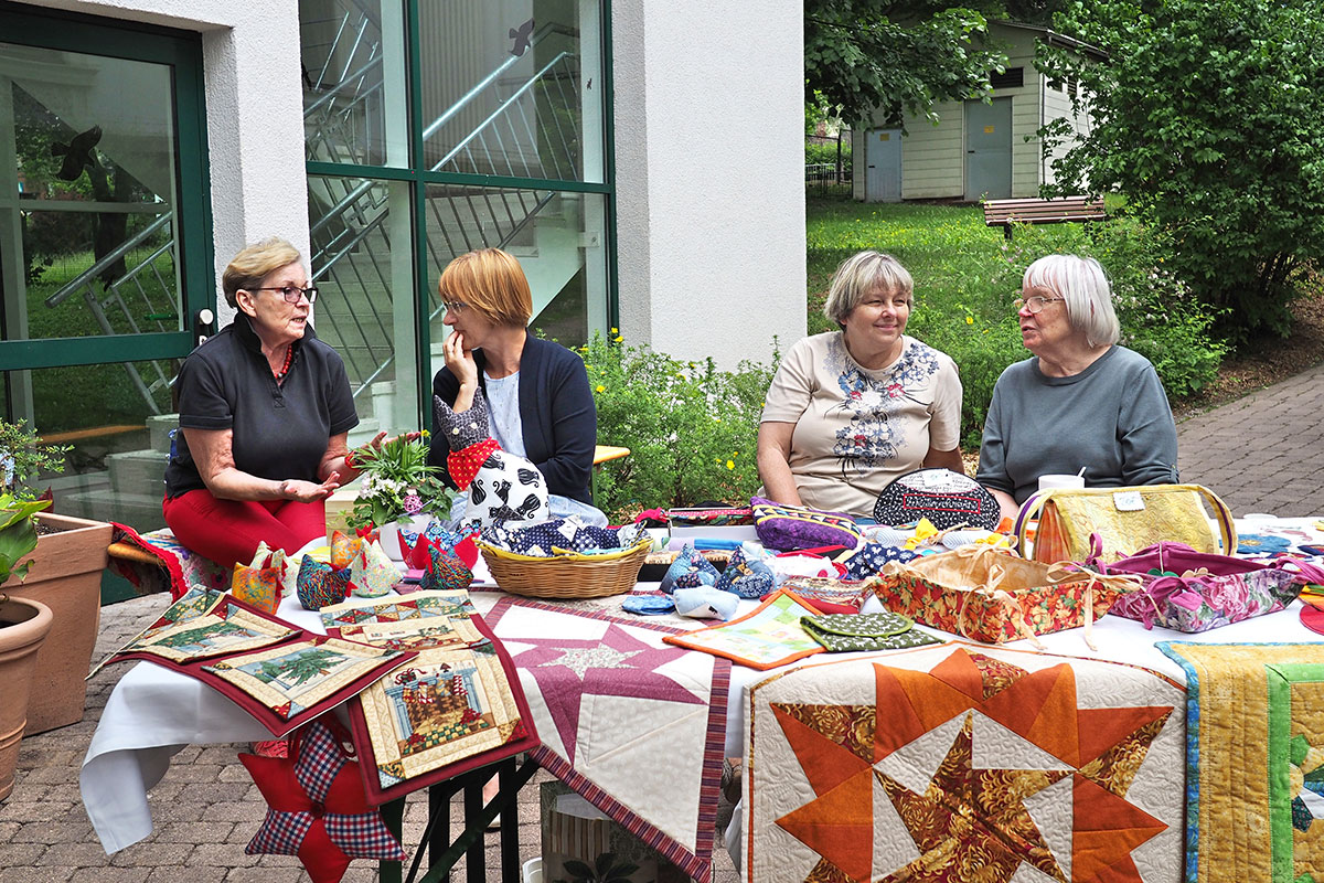 Johannispark Pflegezentrum Suhl: Parkfest 2017: Handarbeits-Basar (Foto: Manuela Hahnebach)