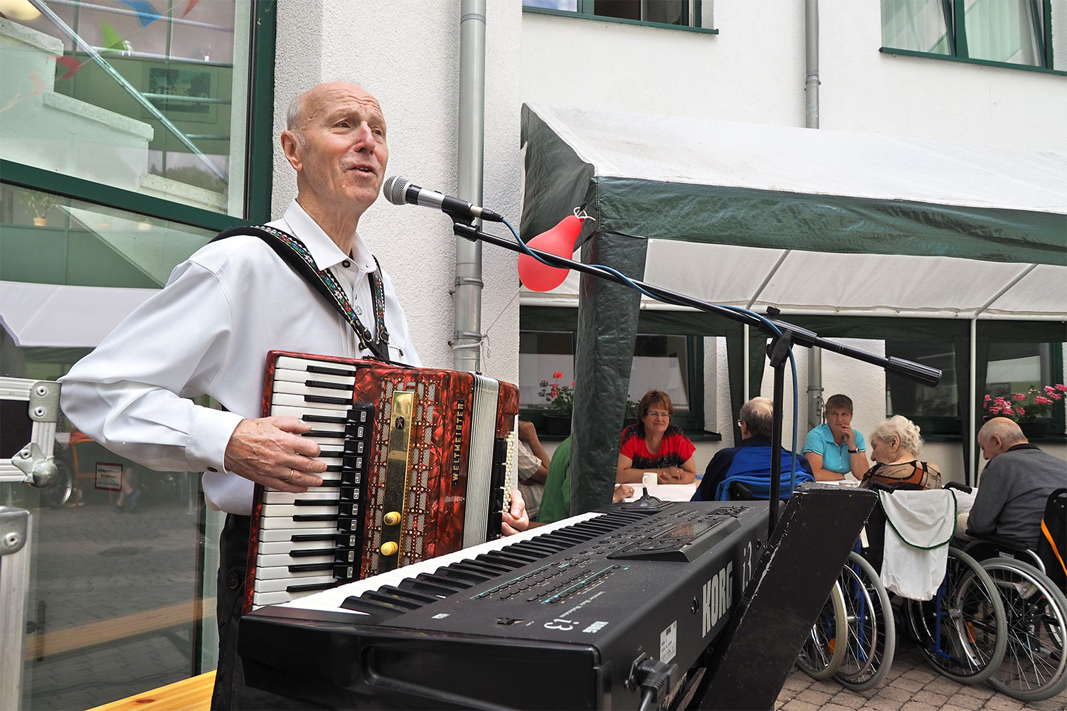 Johannispark Pflegezentrum Suhl: Parkfest 2017: Suhler Musikanten: Günter Christ (Foto: Manuela Hahnebach)