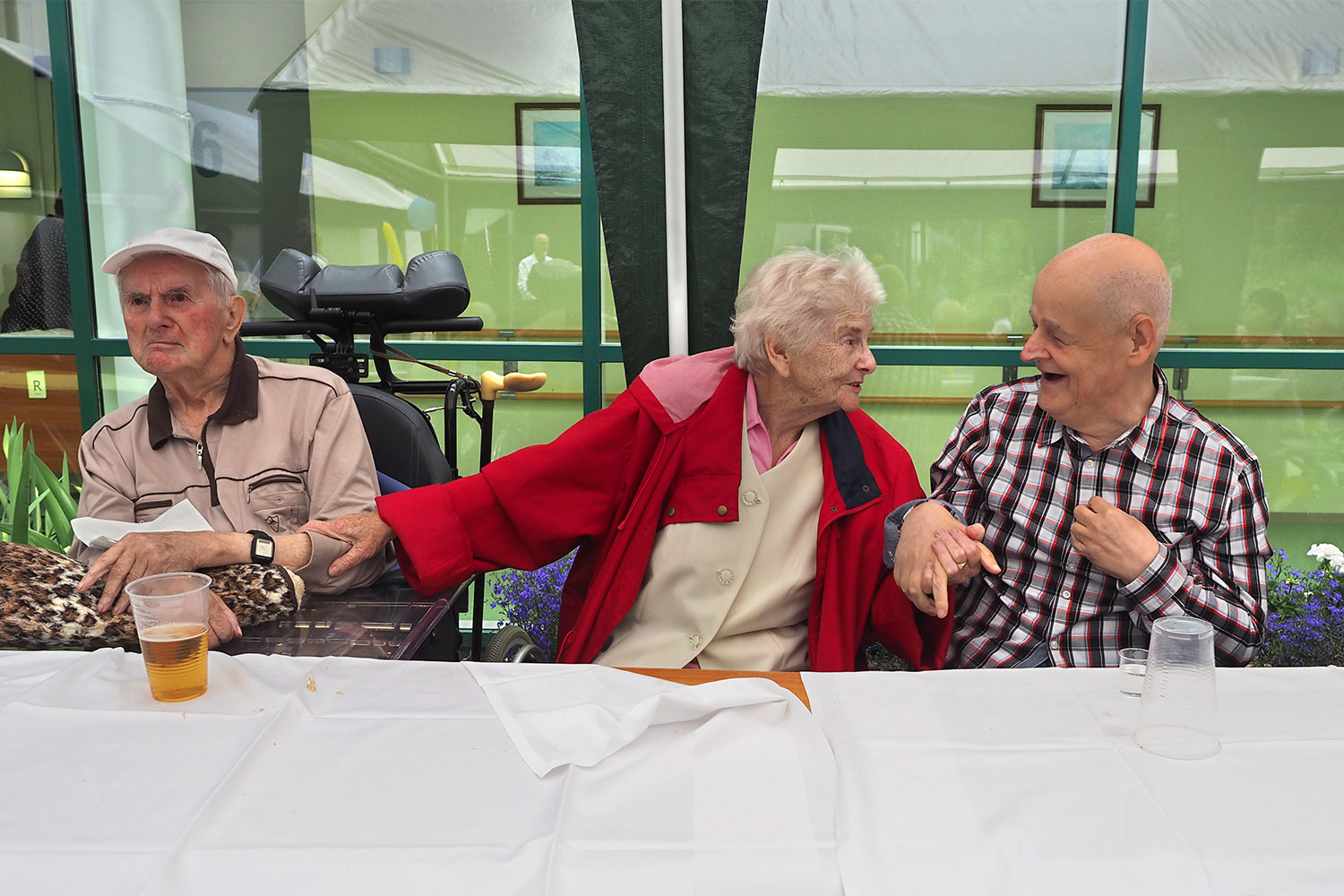 Johannispark Pflegezentrum Suhl: Parkfest 2017: schunkeln (Foto: Manuela Hahnebach)