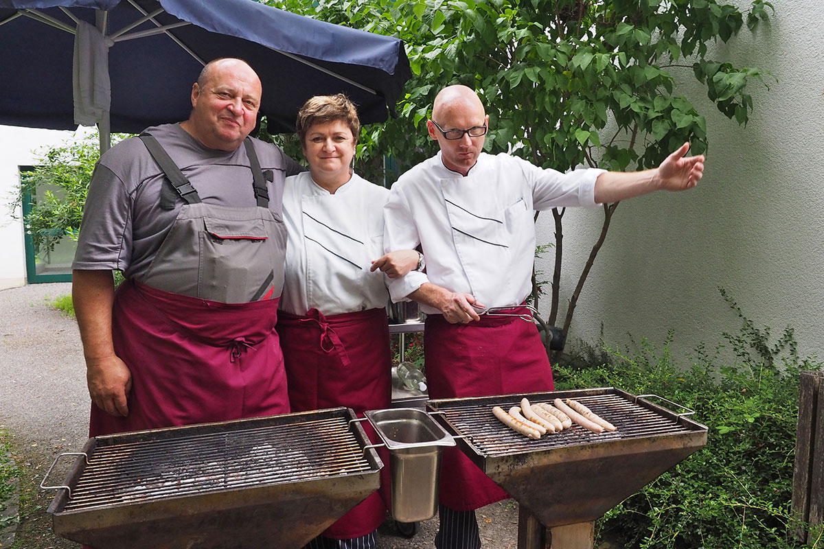 Johannispark Pflegezentrum Suhl: Parkfest 2017: das Grillteam (Foto: Manuela Hahnebach)