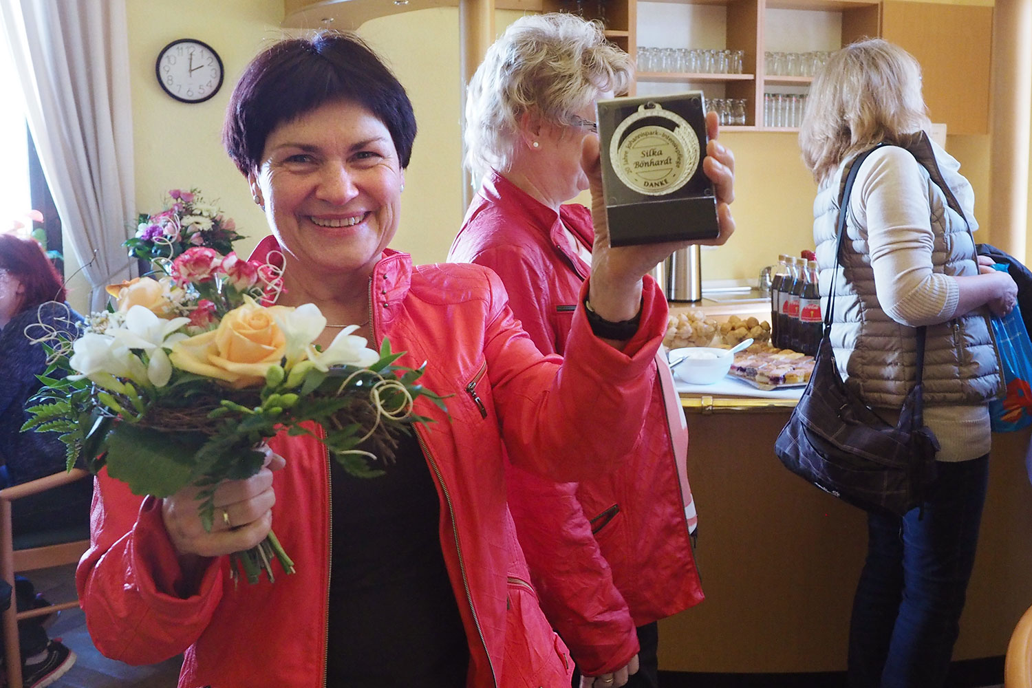 Johannispark Pflegezentrum Suhl: 20 Jahre, 2018: Silka Böhnhardt mit Jubiläumsmedaille (Foto: Manuela Hahnebach)