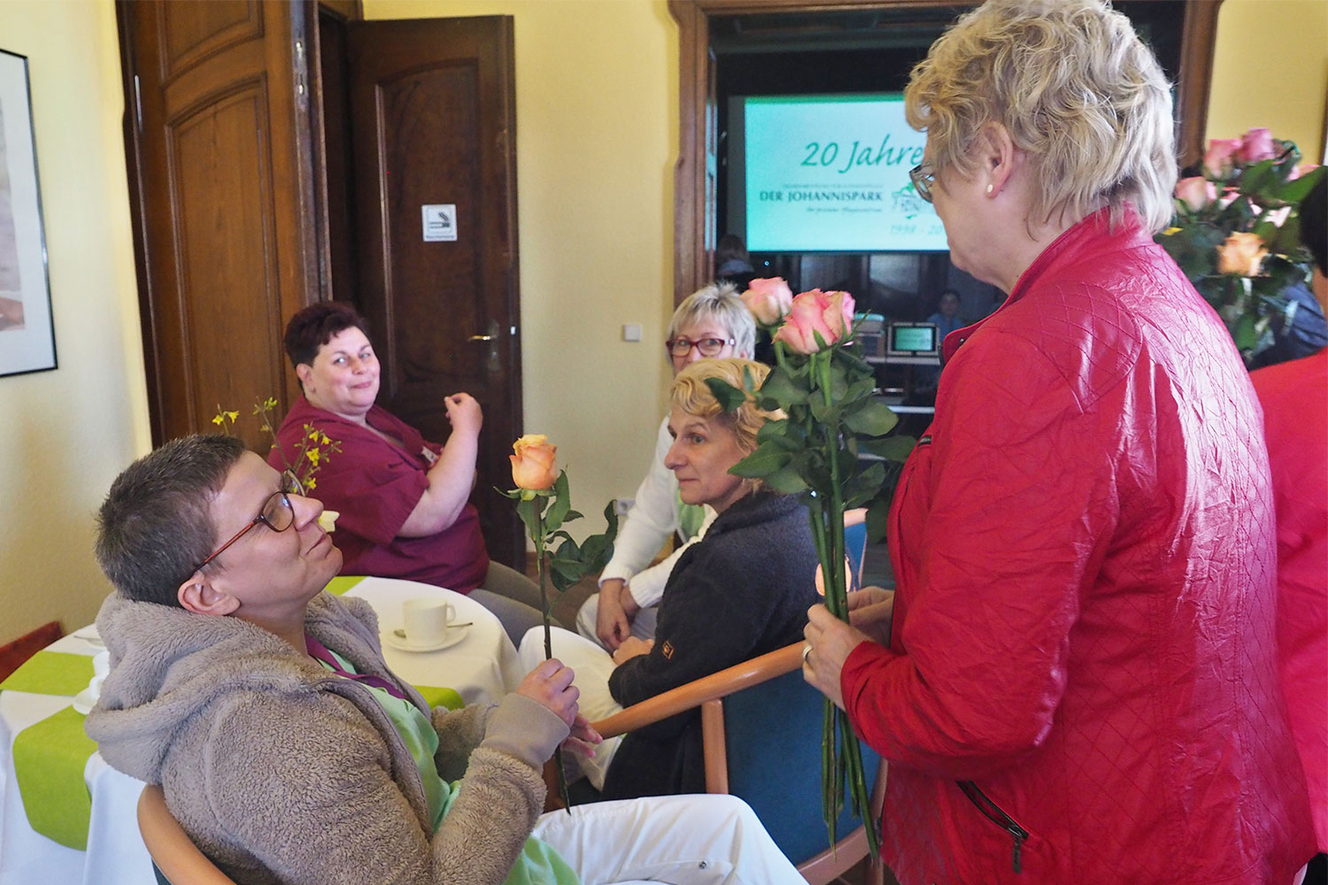 Johannispark Pflegezentrum Suhl: 20 Jahre, 2018: Dank an die Johannispark-Mitarbeiter (Foto: Manuela Hahnebach)