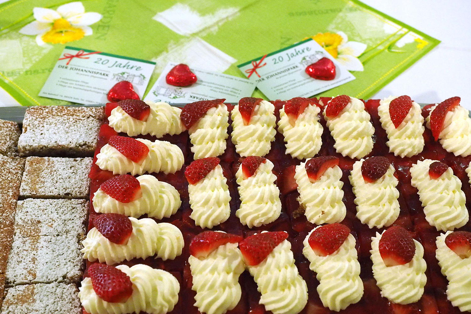 Johannispark Pflegezentrum Suhl: Frühlingsfest 2018: Erdbeertorte (Foto: Manuela Hahnebach)