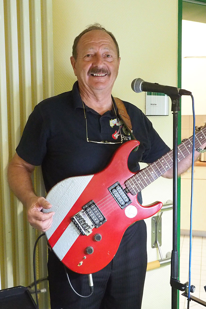 Johannispark Pflegezentrum Suhl: Frühlingsfest 2018: Suhler Musikanten: Harald Helbig (Foto: Manuela Hahnebach)