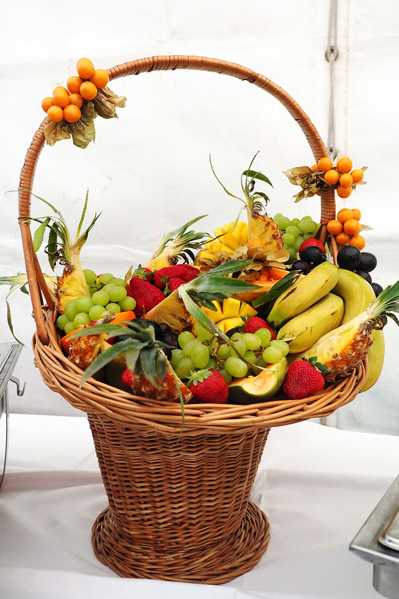 Johannispark Pflegezentrum Suhl: Zeltparty 2018: Obstkorb (Foto: Manuela Hahnebach)