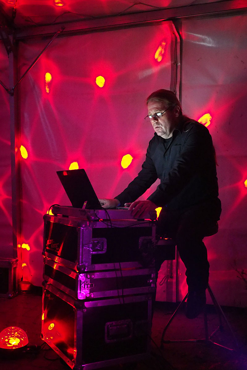 Johannispark Pflegezentrum Suhl: Zeltparty 2018: DJ (Foto: Manuela Hahnebach)