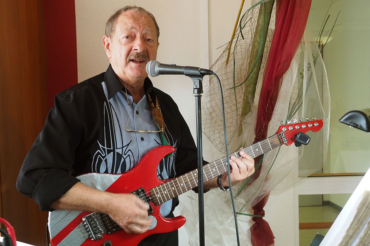 Johannispark Pflegezentrum Suhl: Frühlingsfest 2019: Suhler Musikanten: Harald Helbig (Foto: Manuela Hahnebach)