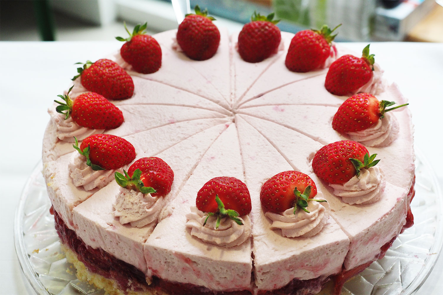 Johannispark Pflegezentrum Suhl: Parkfest 2019: Erdbeersahnetorte (Foto: Manuela Hahnebach)