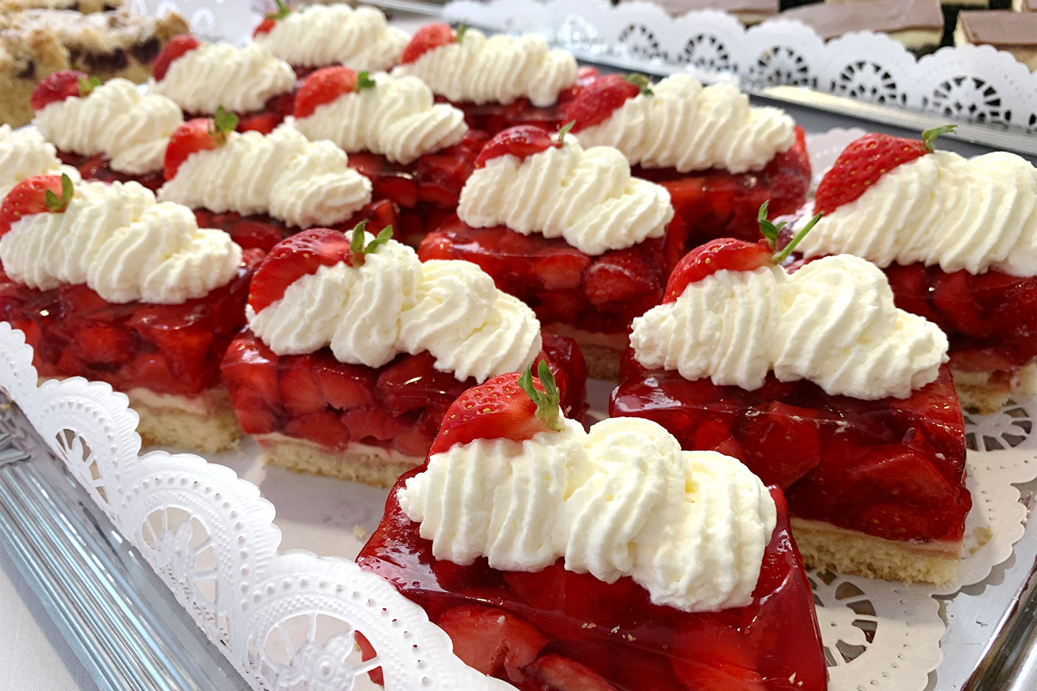 Johannispark Pflegezentrum Suhl: Parkfest 2019: Erdbeertorte (Foto: Manuela Hahnebach)