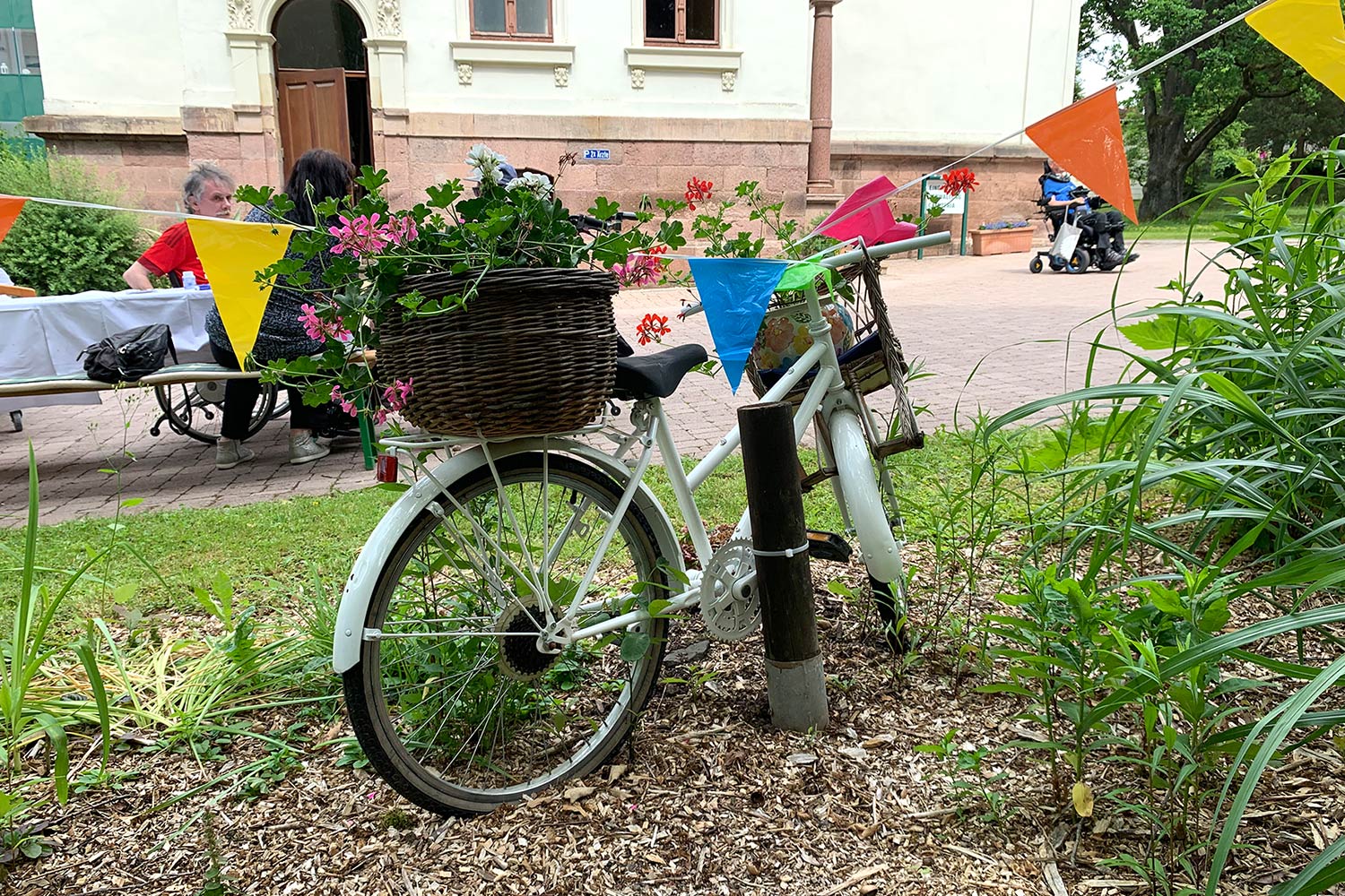 Johannispark Pflegezentrum Suhl: Parkfest 2019: Gartendeko (Foto: Manuela Hahnebach)