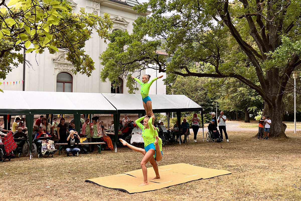 Johannispark Pflegezentrum Suhl: Parkfest 2022: Akrobatik (Foto: Manuela Hahnebach)
