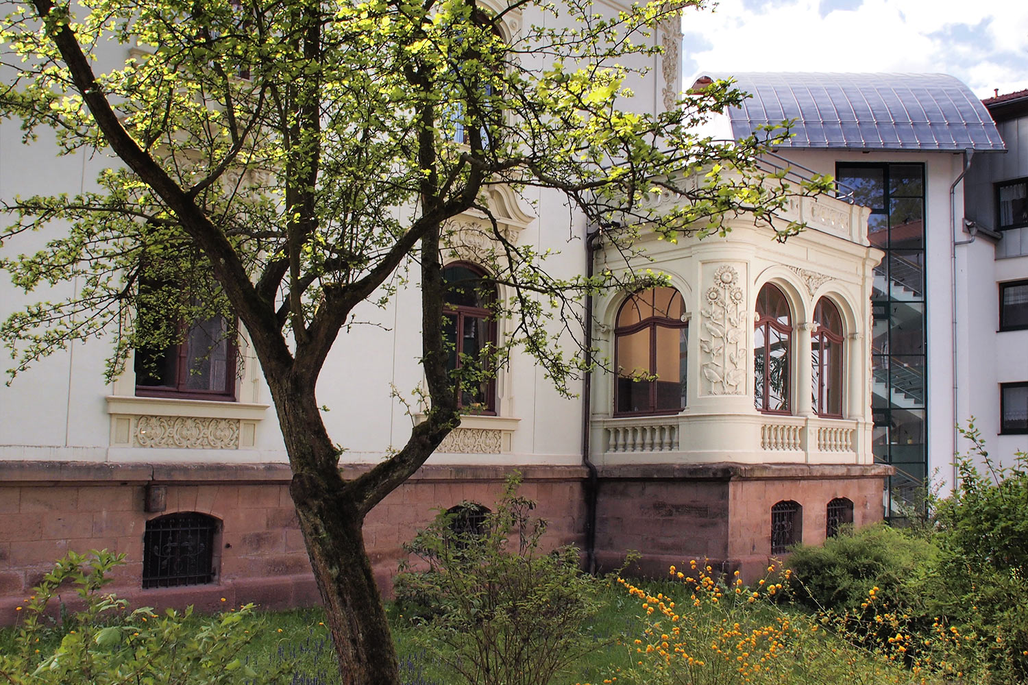 Johannispark Pflegezentrum Suhl: Sauer-Villa: Parkseite (Foto: Manuela Hahnebach)